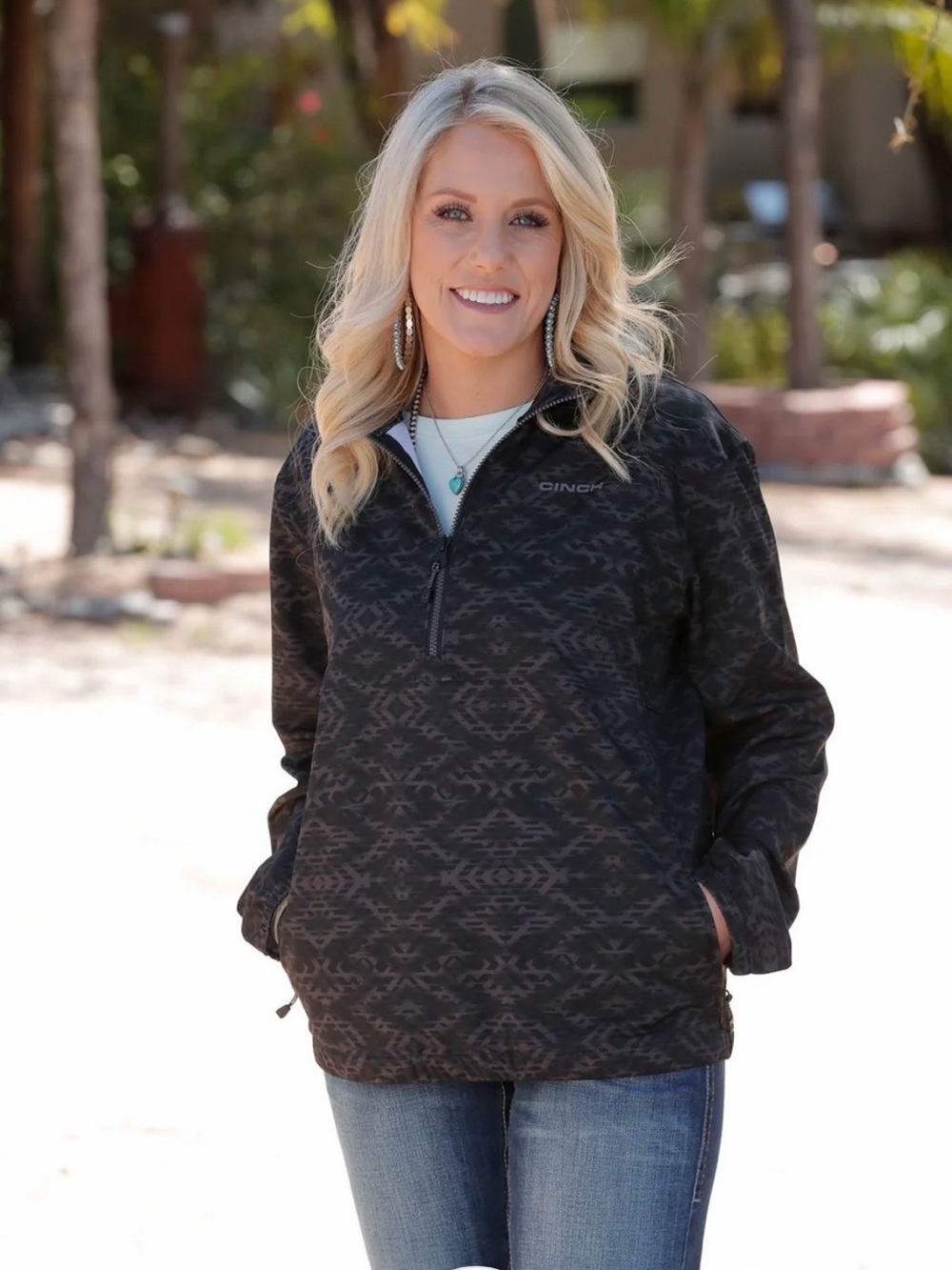 Cinch Women’s Windbreaker Pull Over